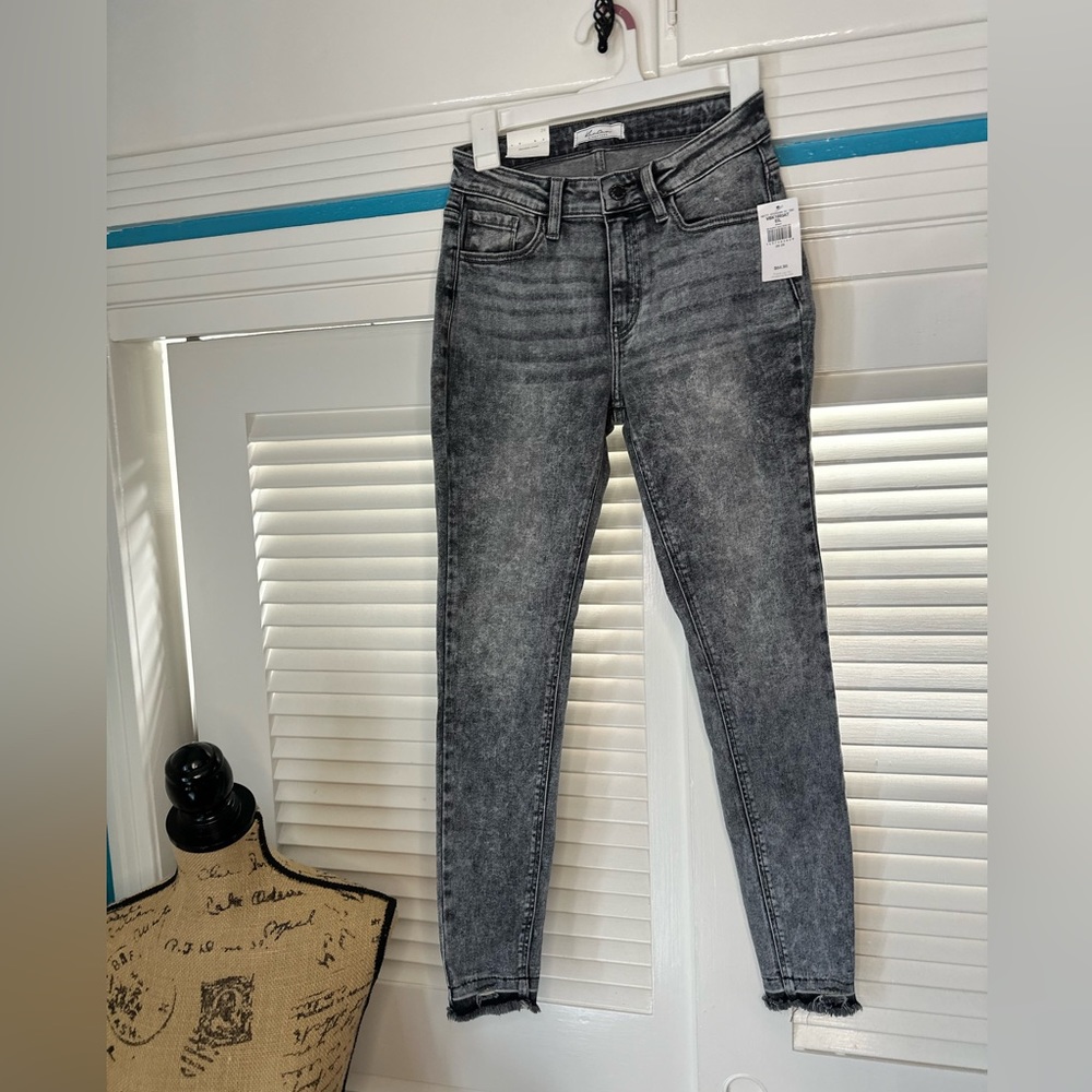 NWTS KanCan Jeans Kurvy Mid-Rise Ankle Skinny Size: 26